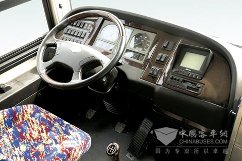 海格客车租赁包车()31座+1，76人/24-43座